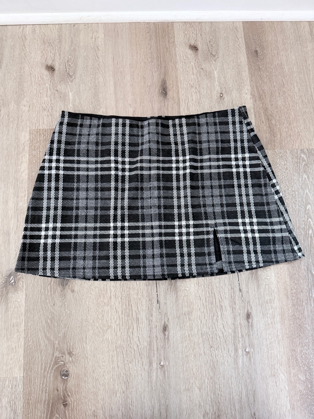 Plaid Mini Skirt in Black & Gray - American Eagle